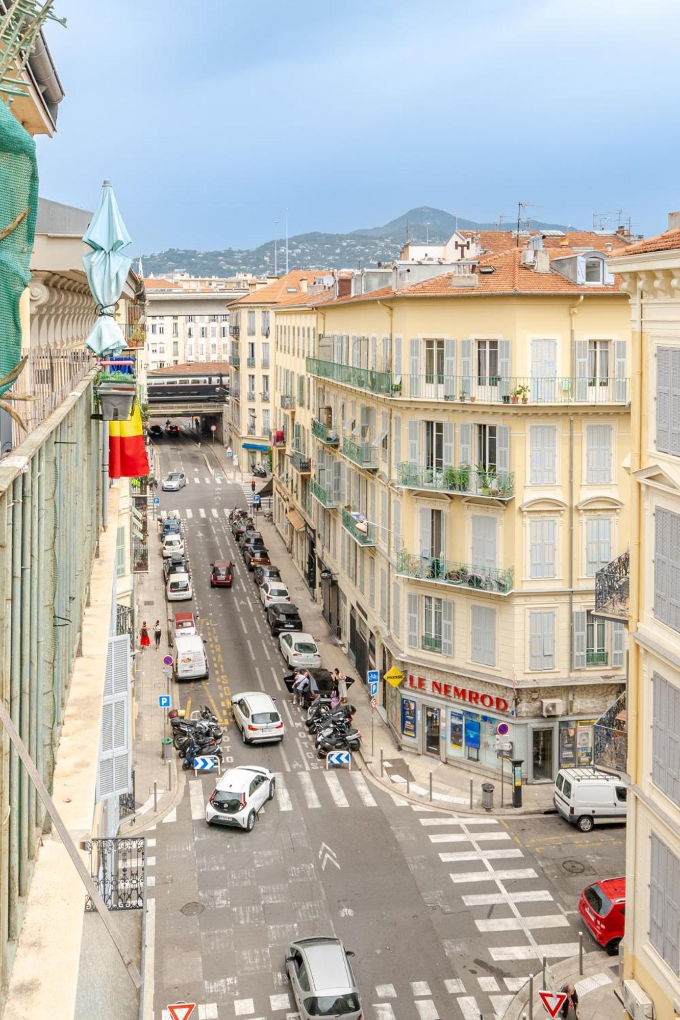 2p Hyper-centre Nizza